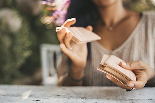 Traditionell gestaltete Tarot-Karten aus der Schweiz sind weltweit beliebt für die Wahrsagerei!