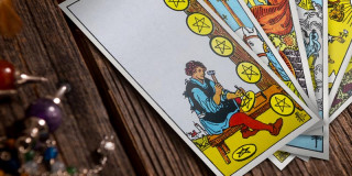 Die Acht der Münzen | Tarotkarte - Kleine Arkana