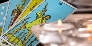 Die Sieben der Stäbe | Tarotkarte - Kleine Arkana